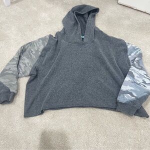 Vintage Havana girls, grey camo cropped hoodie, size XL (16)